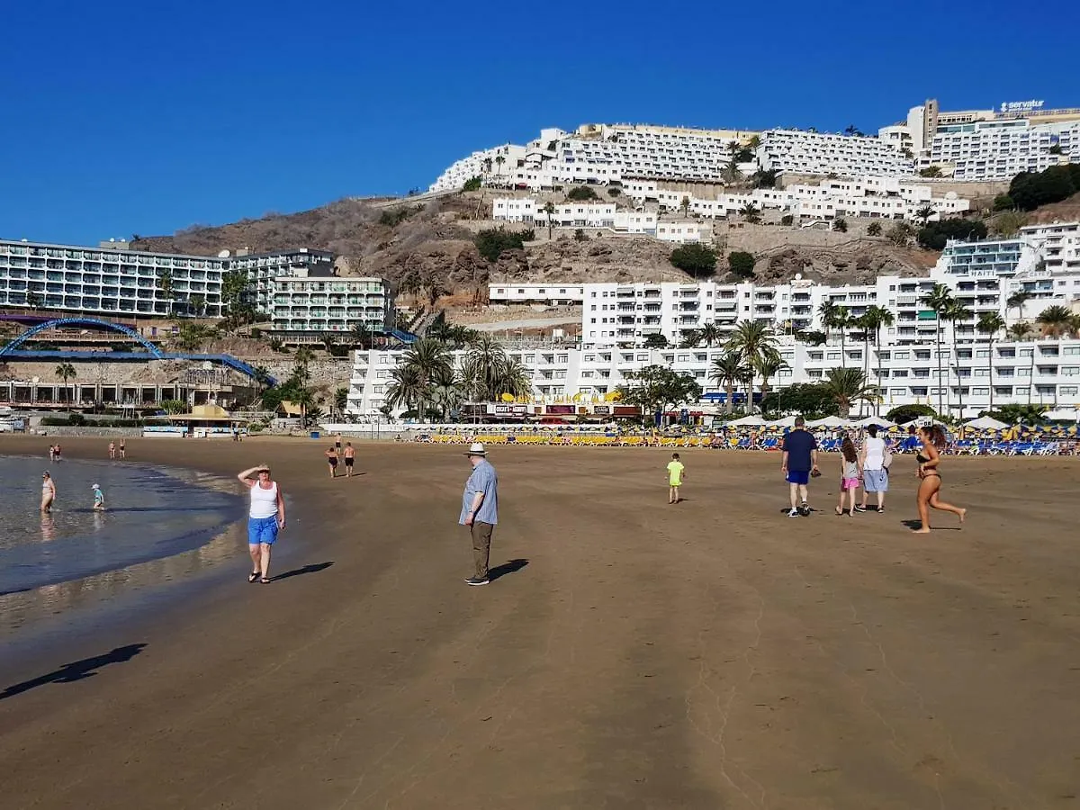 Two Bedroom Apartment 2 Min From Beach Mogan